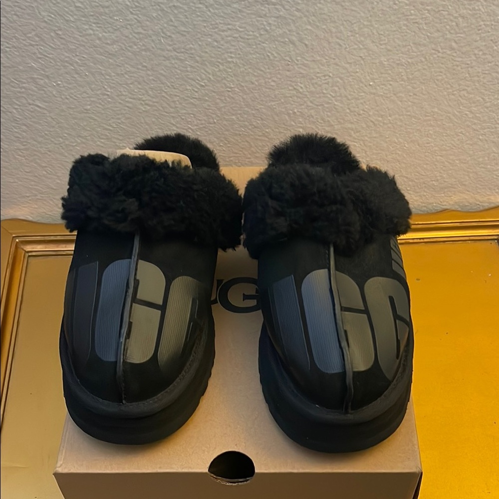BRAND NEW UGG DISQUETTE SLIPPERS!!!